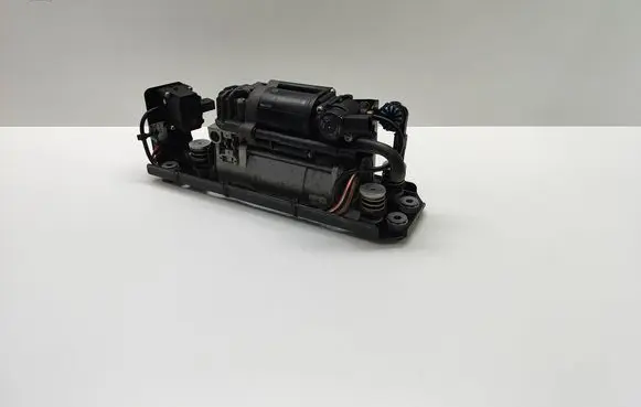 BMW 5 F10 F11 Air suspension compressor/pump 6794465 679446502 37206794465