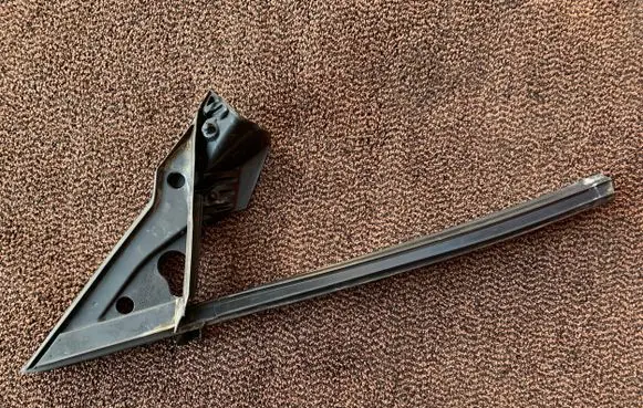 BMW 1 F20 F21 Rubber seal front coupe door window 7268420