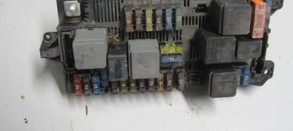 Mercedes-Benz CLS C219 Fuse module 2115454401