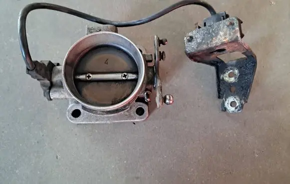 Mercedes-Benz E W124 Throttle body valve 0011407953