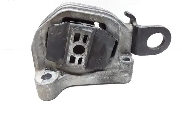 Volvo V70 Engine mount bracket