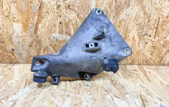 BMW 3 E92 E93 Engine mounting bracket 6760311 22116760311