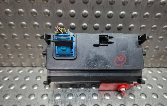 Citroen C4 II Central body control module S26337052 9687606680