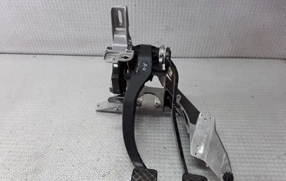 Audi A4 S4 B7 8E 8H Pedal assembly 8E2721316G