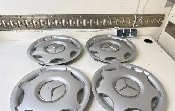 Mercedes-Benz E W124 R15 wheel hub/cap/trim 2034010024