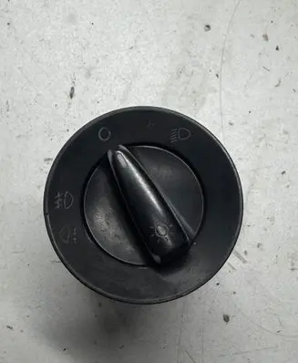 Volkswagen Golf IV Light switch 1C0941531A K14351