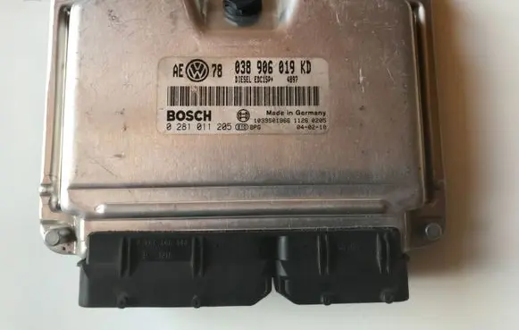 Volkswagen PASSAT B5.5 Engine control unit/module 038906019KD 0281011205 EDC15P