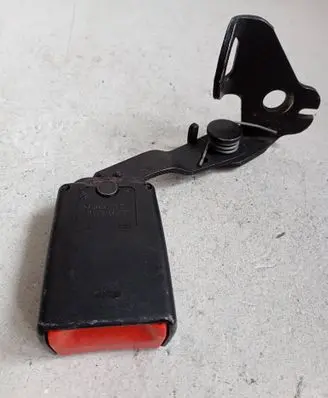 Ford Mondeo Mk III Rear seatbelt 33012113