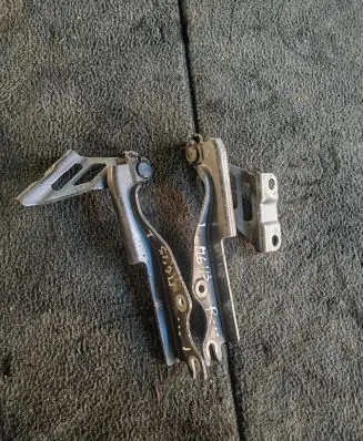Mazda 6 Engine bonnet/hood hinges