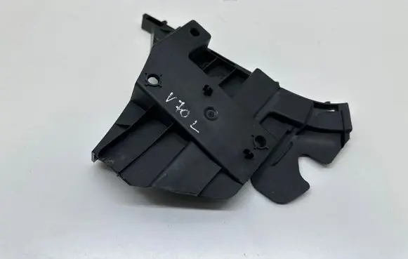 Volvo V70 Front bumper mounting bracket 31265344