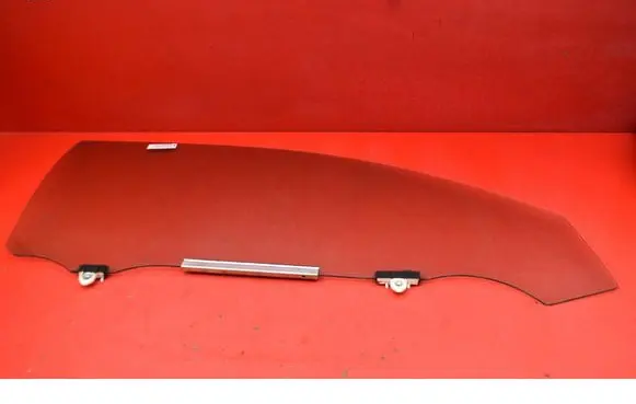 BMW 2 Active Tourer U06 Front door window glass four-door