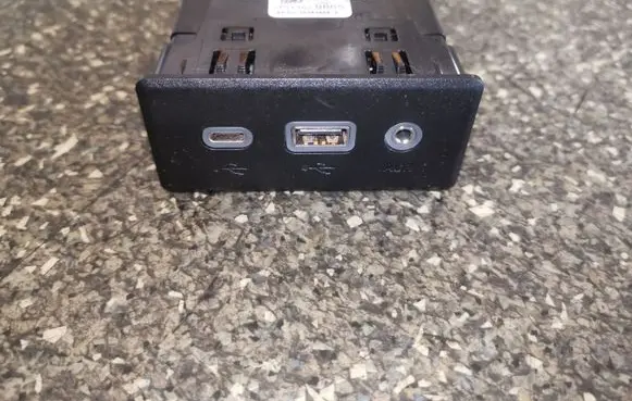 Buick Encore GX I USB socket connector 13529865