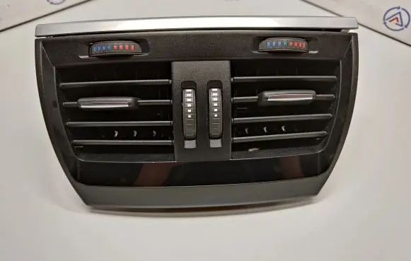 Rear air vent grill