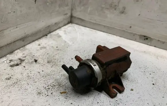 Volvo V50 Turbo solenoid valve 9652570180