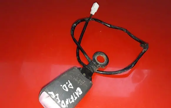 Nissan Pathfinder R51 Front seatbelt buckle E034501 B480