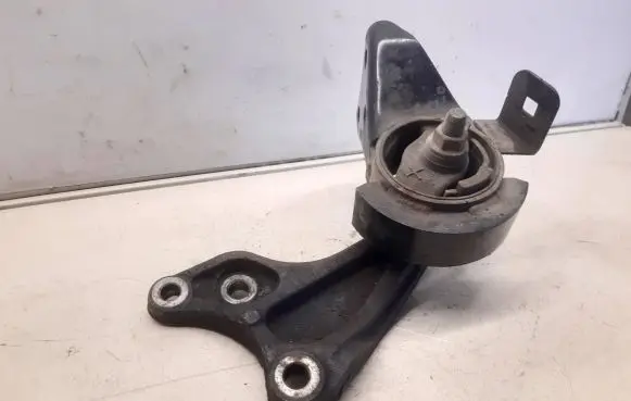 Mazda Premacy Engine mount bracket BJ3A