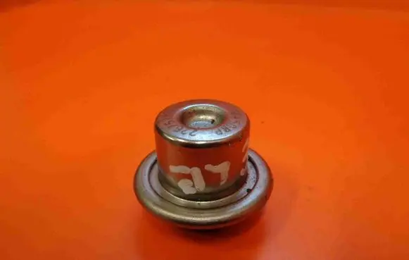 Nissan Pathfinder R51 Fuel pressure regulator 