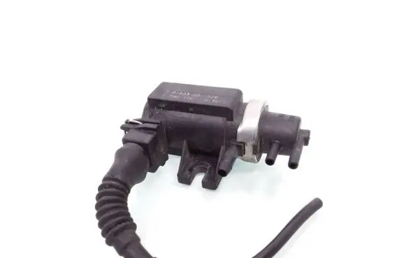 BMW 5 E39 Turbo solenoid valve 2246175 72190323 97T072