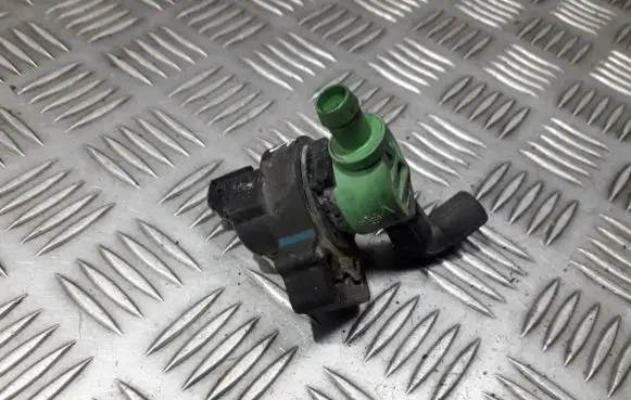 Mercedes-Benz C W203 Valve vacuum 0004703293