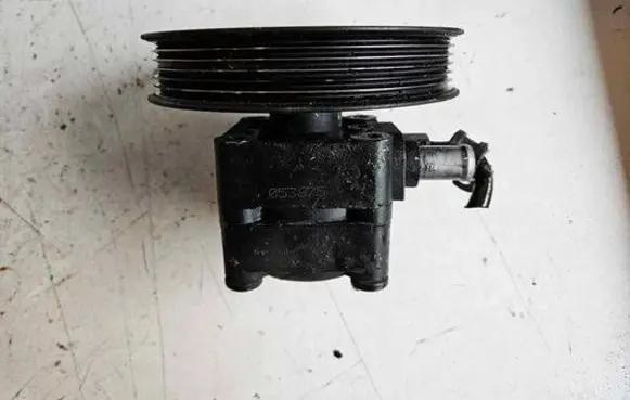 Volvo XC70 Power steering pump