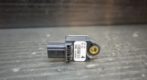Lexus IS 220D-250-350 Airbag deployment crash/impact sensor 898310P020