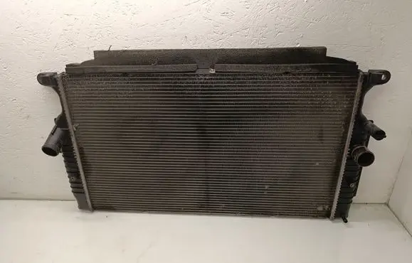 Toyota Avensis T270 Coolant radiator