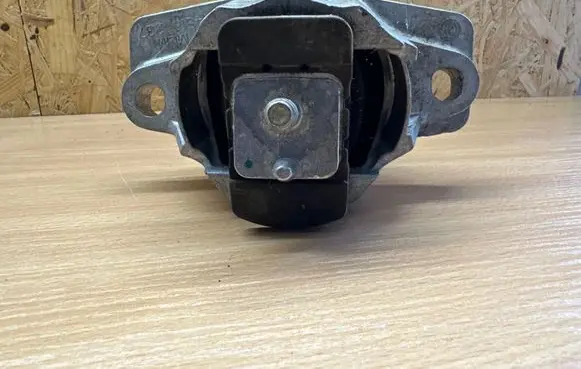 Land Rover Range Rover Velar Engine mount bracket JK836A002GB GG89A EC0013