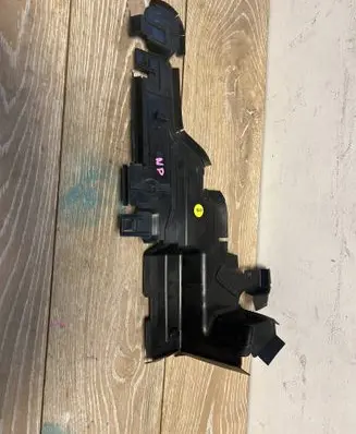 Audi Q7 4M Intercooler pipe mounting bracket 76012 604115