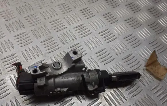 Volkswagen Polo IV 9N3 Ignition lock 4B0905851