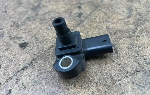 BMW 7 F01 F02 F03 F04 Air pressure sensor 13627804742 7804742 13628637896