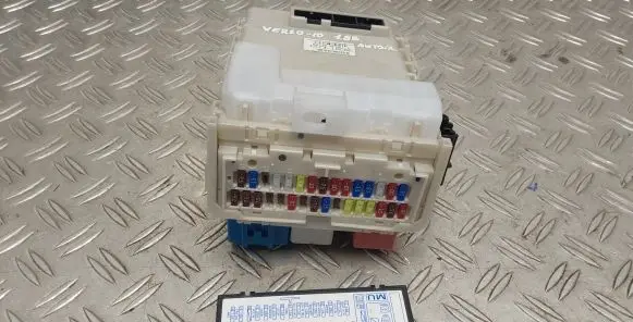 Toyota Verso Fuse module 827300F051