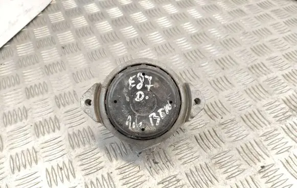 BMW 1 E81 E87 Engine mount bracket 6786852