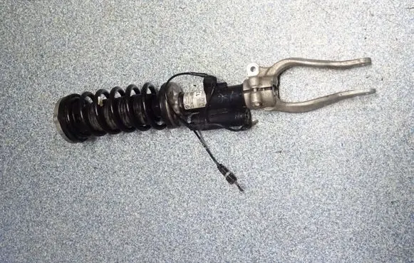 BMW 5 G30 G31 Front shock absorber with coil spring 6866396