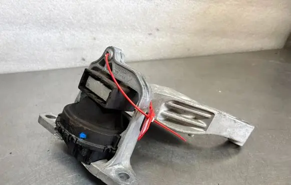 Renault Trafic III (X82) Engine mount bracket 