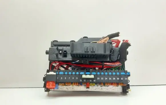 BMW X3 E83 Fuse module 8364542 8387153 8364541