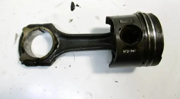 Mercedes-Benz Vito Viano W638 Piston 