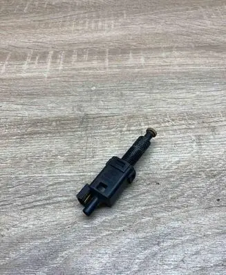 Audi A6 S6 C5 4B Clutch pedal sensor 811907343B