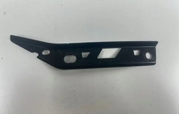 Mercedes-Benz C W204 Front bumper mounting bracket A2048810706