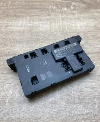 Mercedes-Benz C W203 Door control unit/module 2038201585 351321