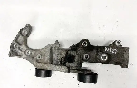 Opel Astra J Engine mounting bracket