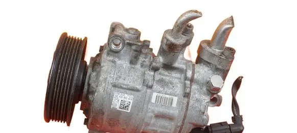 Volkswagen Golf VII Air conditioning (A/C) compressor (pump) 5Q0820803 CXS