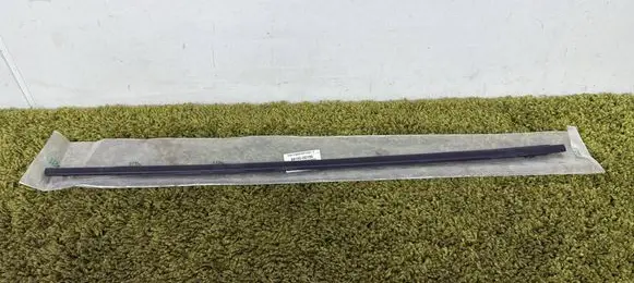 Toyota Yaris Front door windshield rail 68160-0d150
