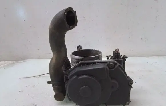 Audi A4 S4 B5 8D Throttle valve 058133063H