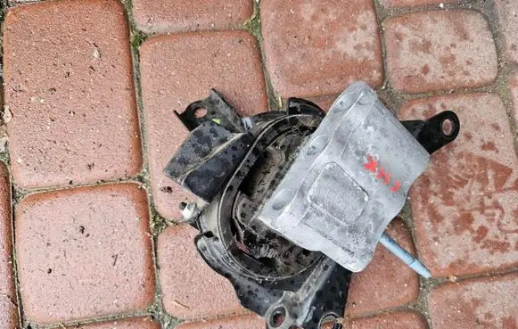 Toyota C-HR I Engine mount bracket 91TYS