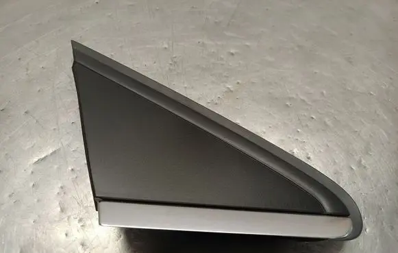 Mercedes-Benz B W246 W242 Fender end trim A2466902087