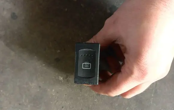 Volkswagen PASSAT B5.5 Windscreen/window heater switch 3B0959621C