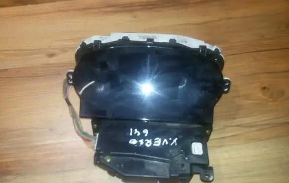 Toyota Yaris Speedometer (instrument cluster) 8380052520