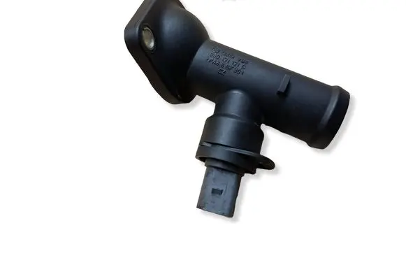 Volkswagen PASSAT B6 Engine coolant pipe/hose 03G121121D