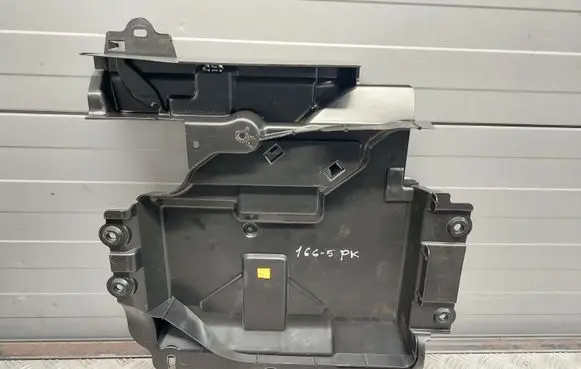 Mercedes-Benz GL X166 Other trunk/boot trim element A1666800118