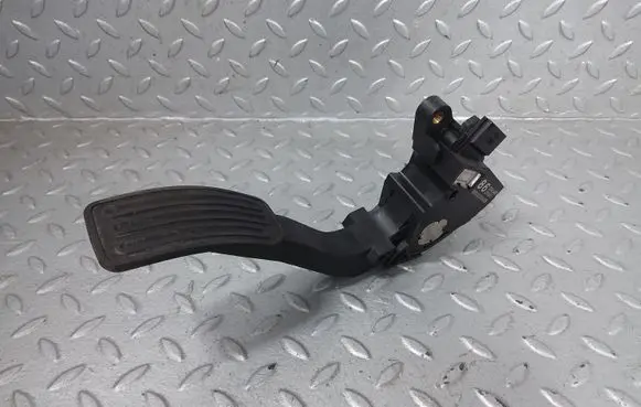 Nissan Pulsar Accelerator throttle pedal 180023RA0B